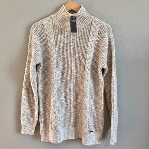 *NWT* Abercrombie Button-back Sweater